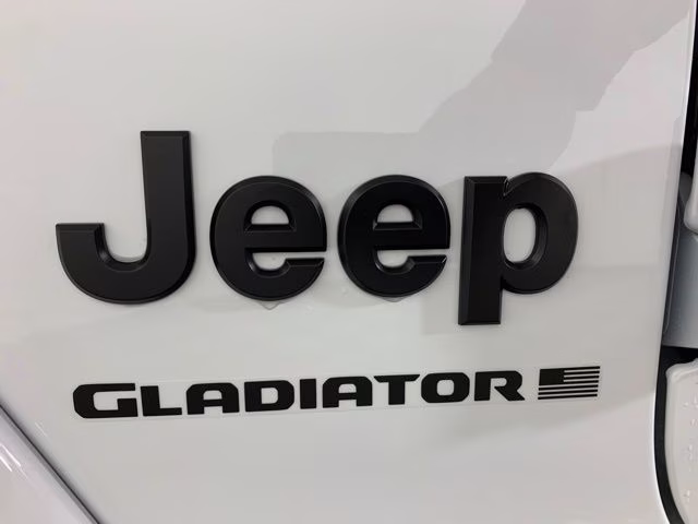 2026 Bright White Clearcoat Jeep Gladiator Willys 4X4 Truck