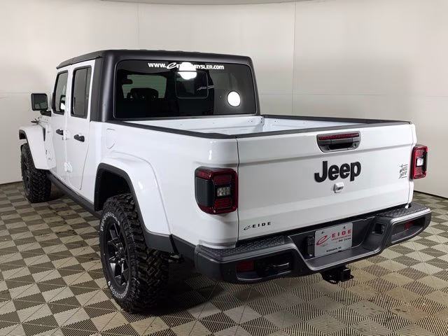 2026 Bright White Clearcoat Jeep Gladiator Willys 4X4 Truck