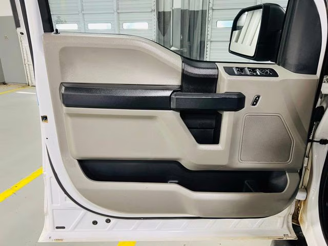 2019 Oxford White Ford F-150 XL 4X4 Truck