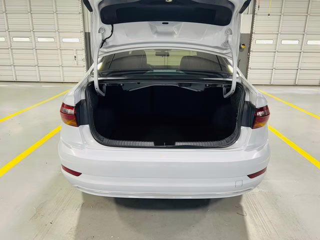 2019 White Silver Metallic Volkswagen Jetta 1.4T SE FWD Sedan