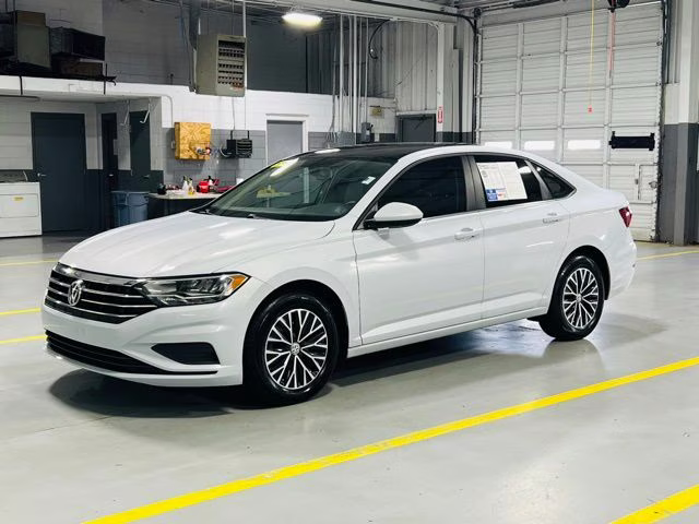 2019 White Silver Metallic Volkswagen Jetta 1.4T SE FWD Sedan