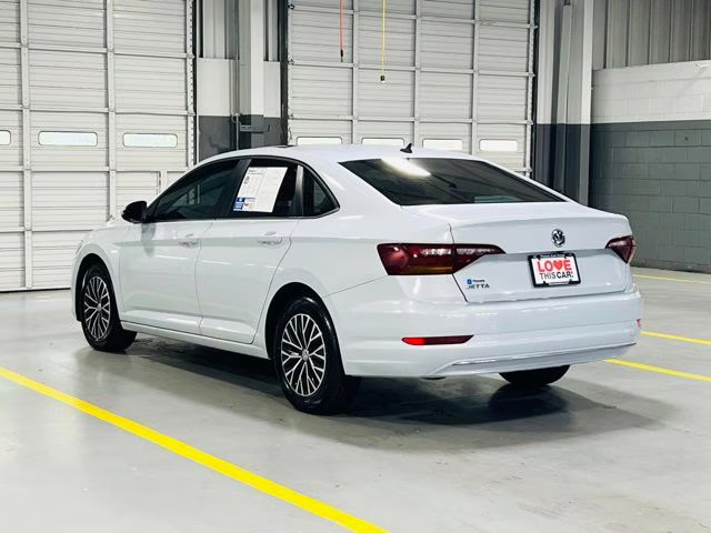 2019 White Silver Metallic Volkswagen Jetta 1.4T SE FWD Sedan