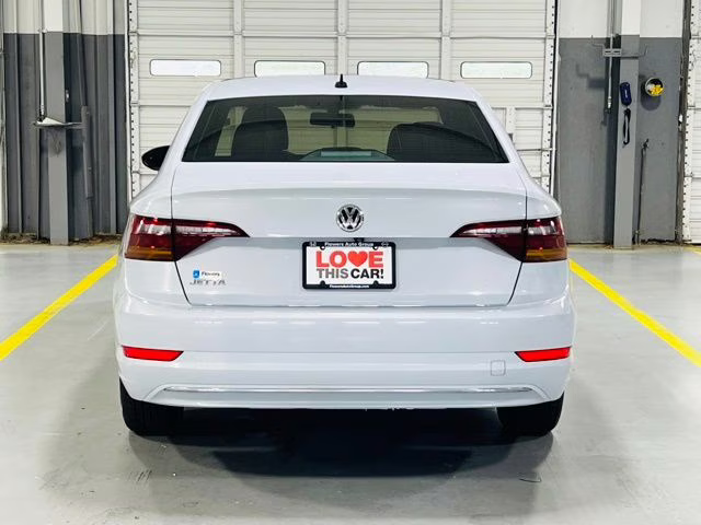 2019 White Silver Metallic Volkswagen Jetta 1.4T SE FWD Sedan