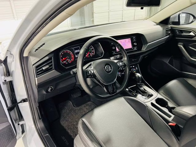 2019 White Silver Metallic Volkswagen Jetta 1.4T SE FWD Sedan