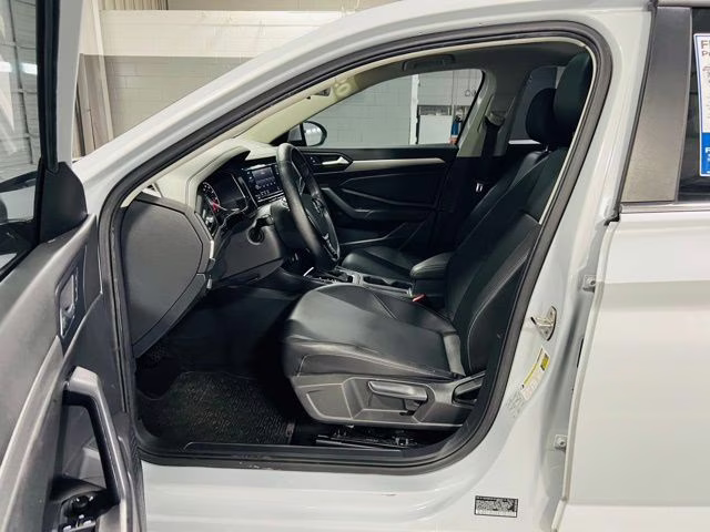 2019 White Silver Metallic Volkswagen Jetta 1.4T SE FWD Sedan