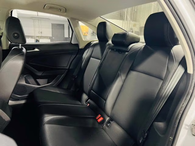 2019 White Silver Metallic Volkswagen Jetta 1.4T SE FWD Sedan