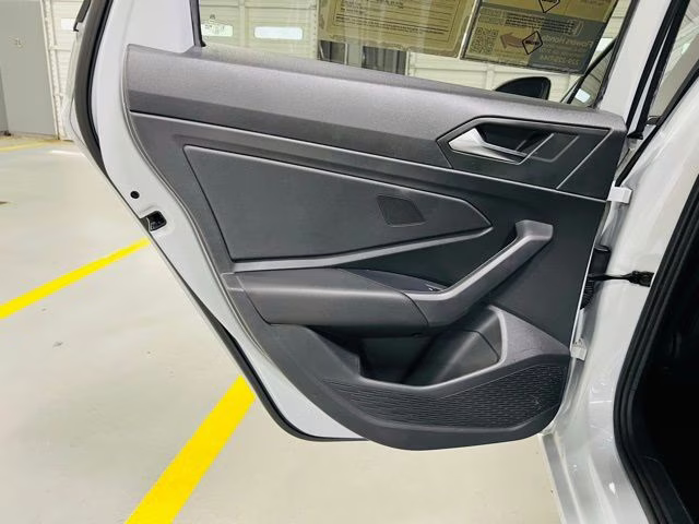 2019 White Silver Metallic Volkswagen Jetta 1.4T SE FWD Sedan