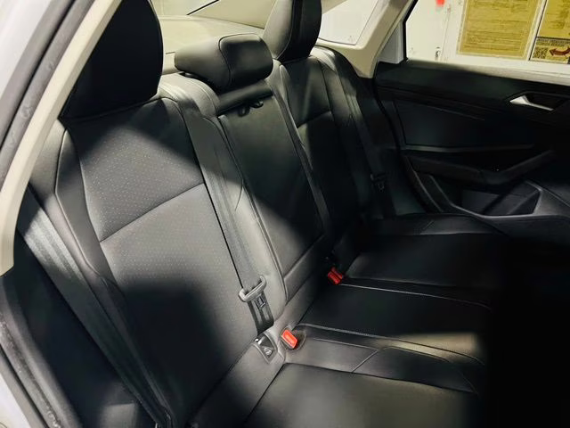 2019 White Silver Metallic Volkswagen Jetta 1.4T SE FWD Sedan