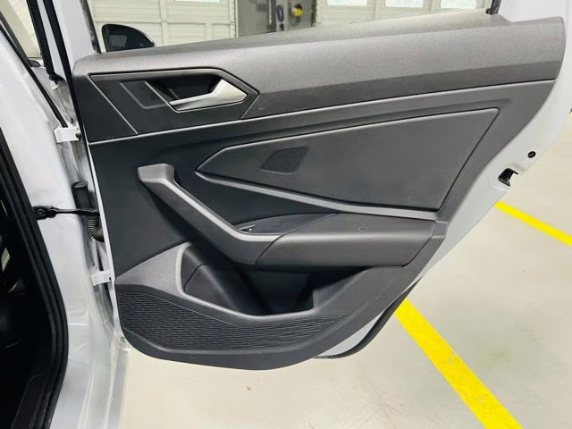 2019 White Silver Metallic Volkswagen Jetta 1.4T SE FWD Sedan