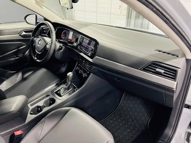 2019 White Silver Metallic Volkswagen Jetta 1.4T SE FWD Sedan