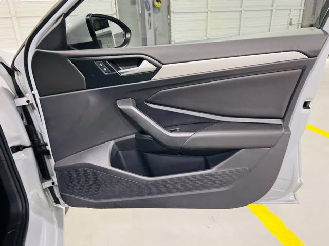 2019 White Silver Metallic Volkswagen Jetta 1.4T SE FWD Sedan
