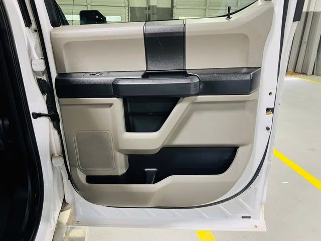 2019 Oxford White Ford F-150 XL 4X4 Truck