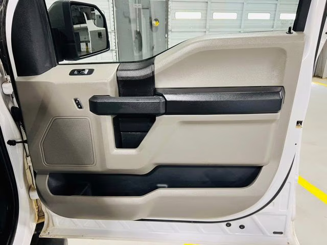 2019 Oxford White Ford F-150 XL 4X4 Truck