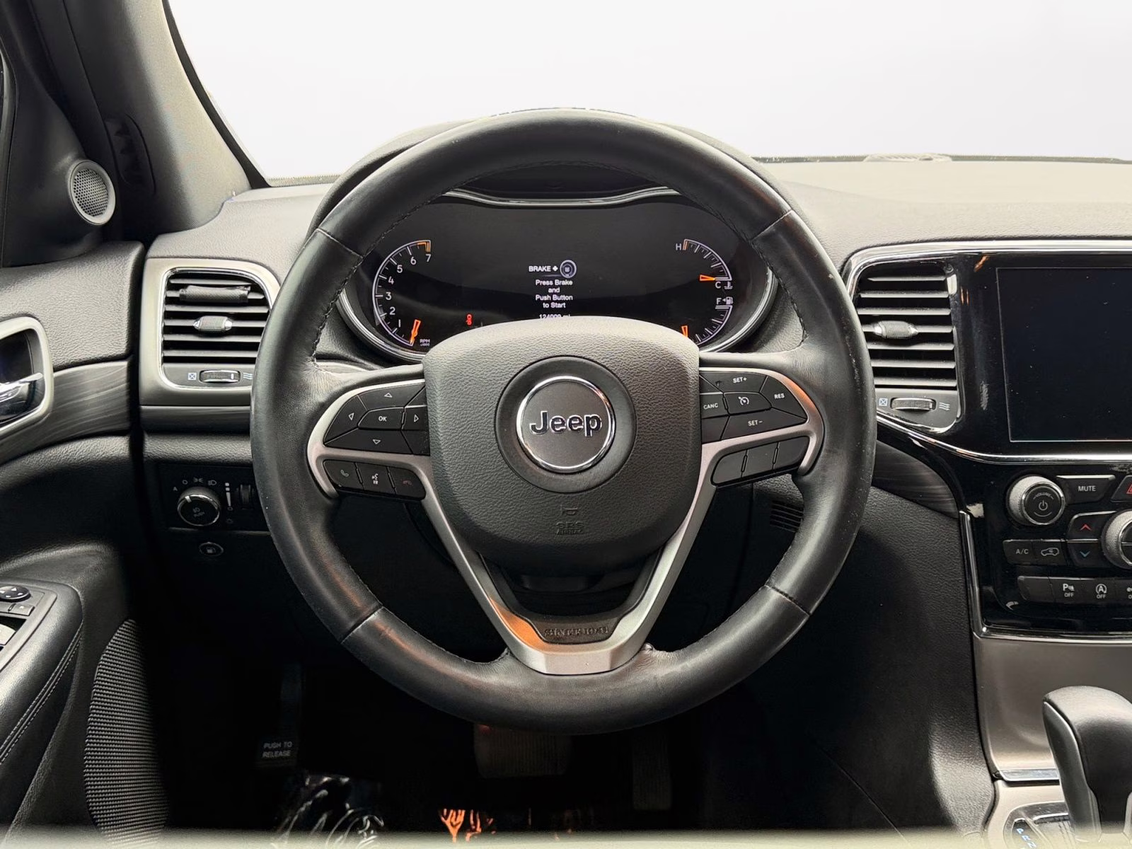 2019 Bright White Clearcoat Jeep Grand Cherokee Altitude 4X4 SUV