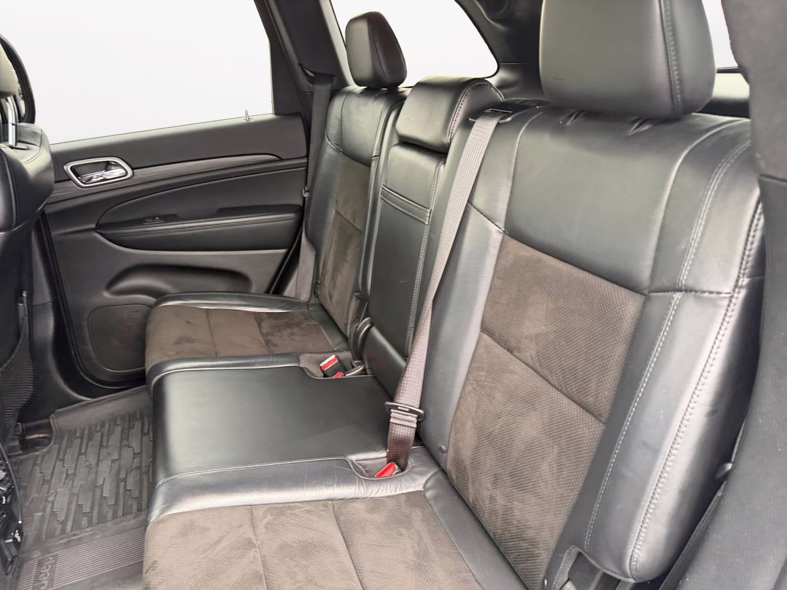 2019 Bright White Clearcoat Jeep Grand Cherokee Altitude 4X4 SUV