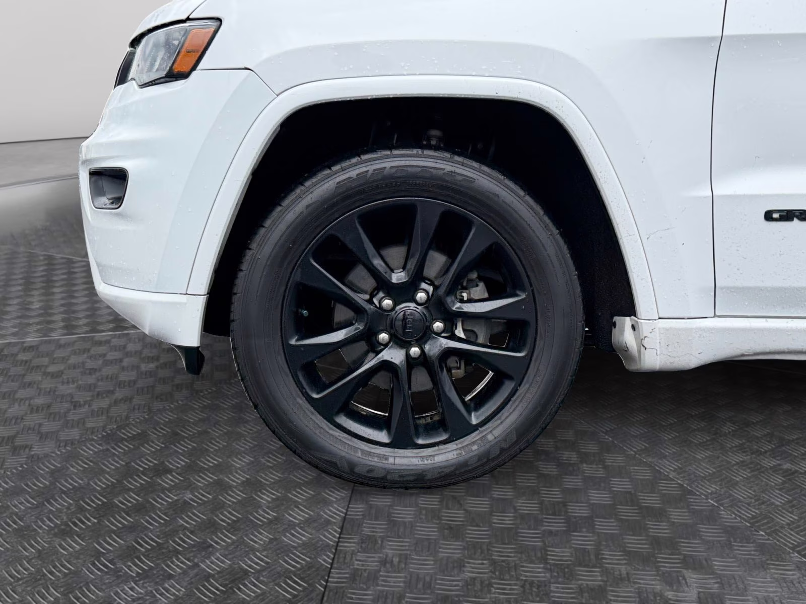 2019 Bright White Clearcoat Jeep Grand Cherokee Altitude 4X4 SUV