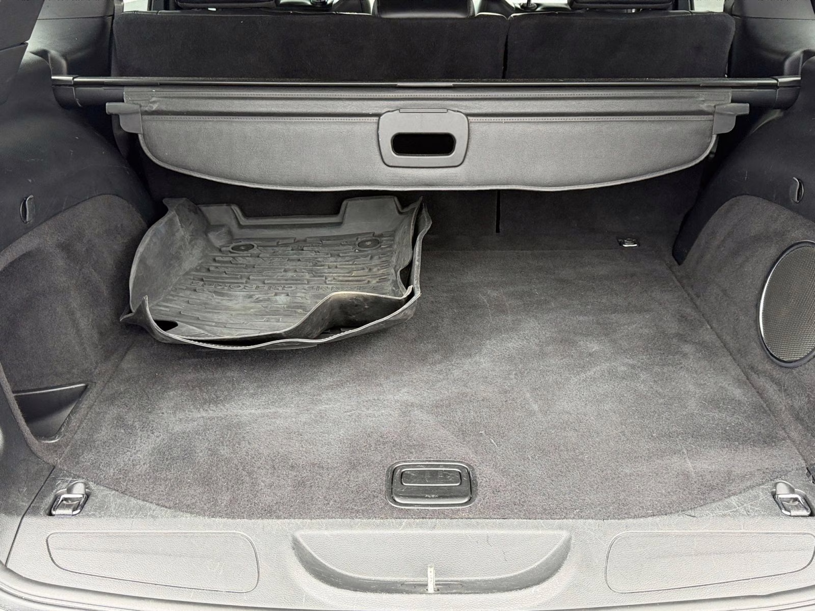 2019 Bright White Clearcoat Jeep Grand Cherokee Altitude 4X4 SUV