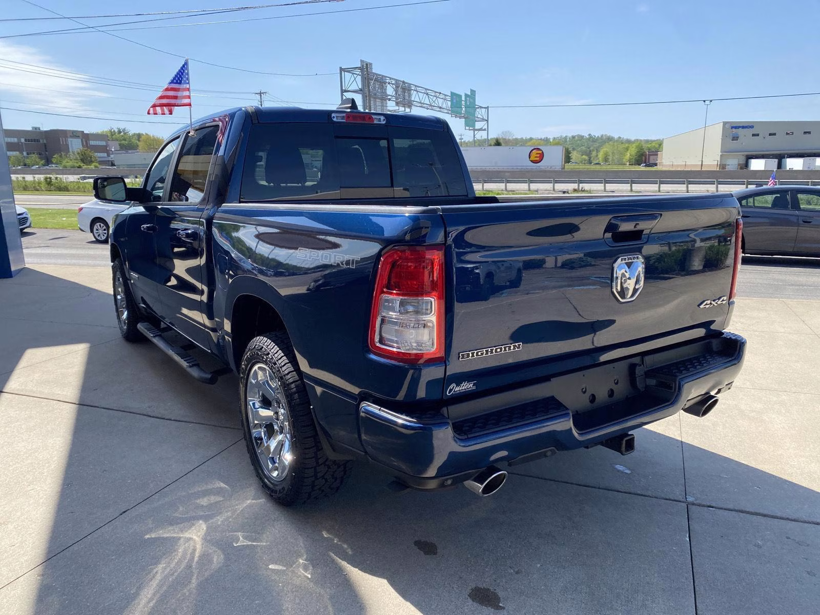2022 Patriot Blue Pearlcoat Ram 1500 Big Horn 4X4 Truck