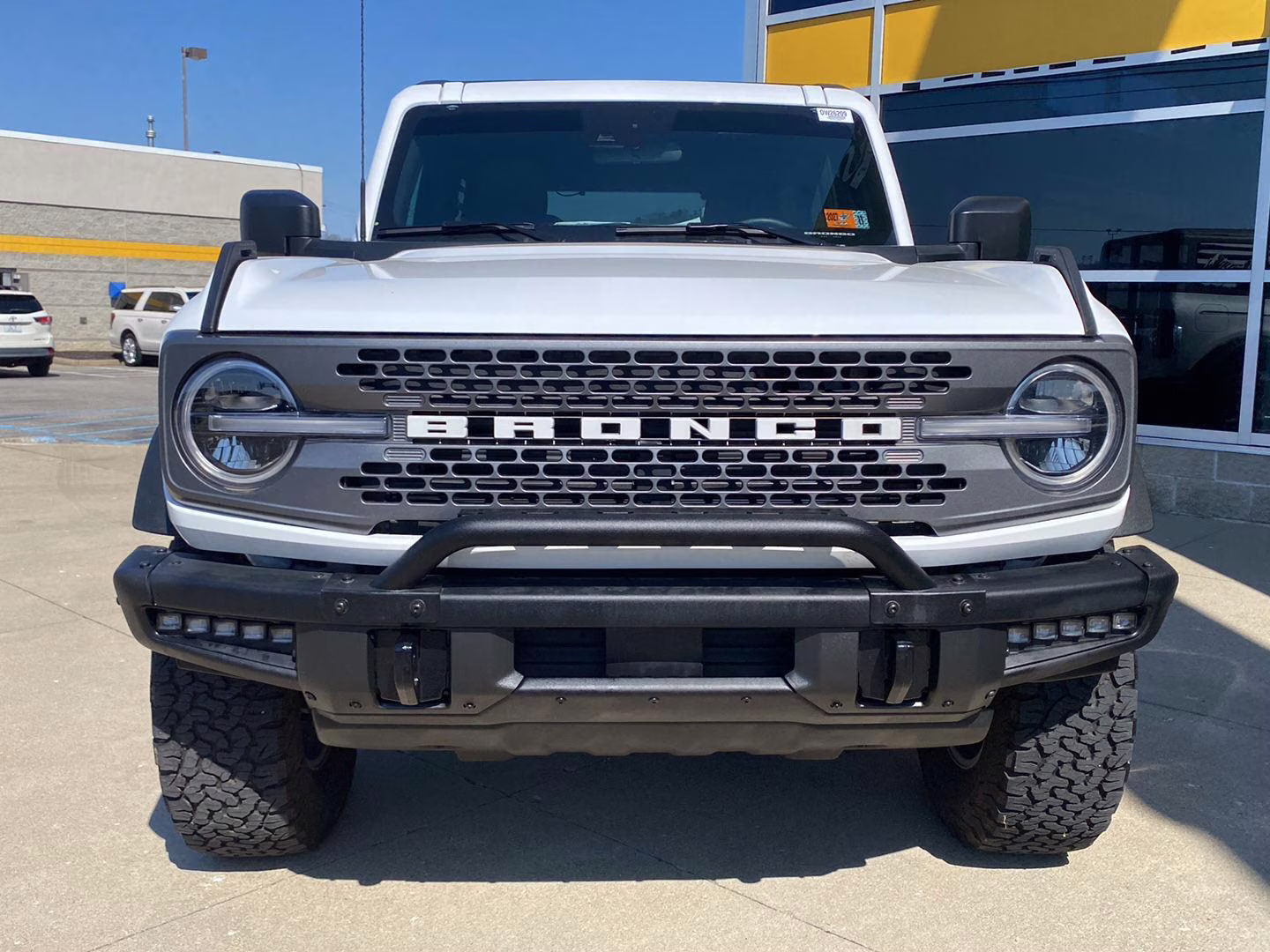 2024 Oxford White Ford Bronco Badlands 4X4 SUV