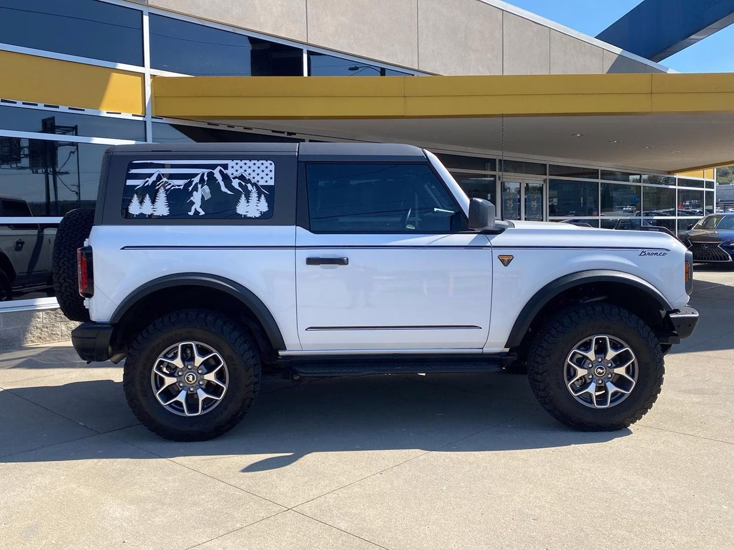2024 Oxford White Ford Bronco Badlands 4X4 SUV