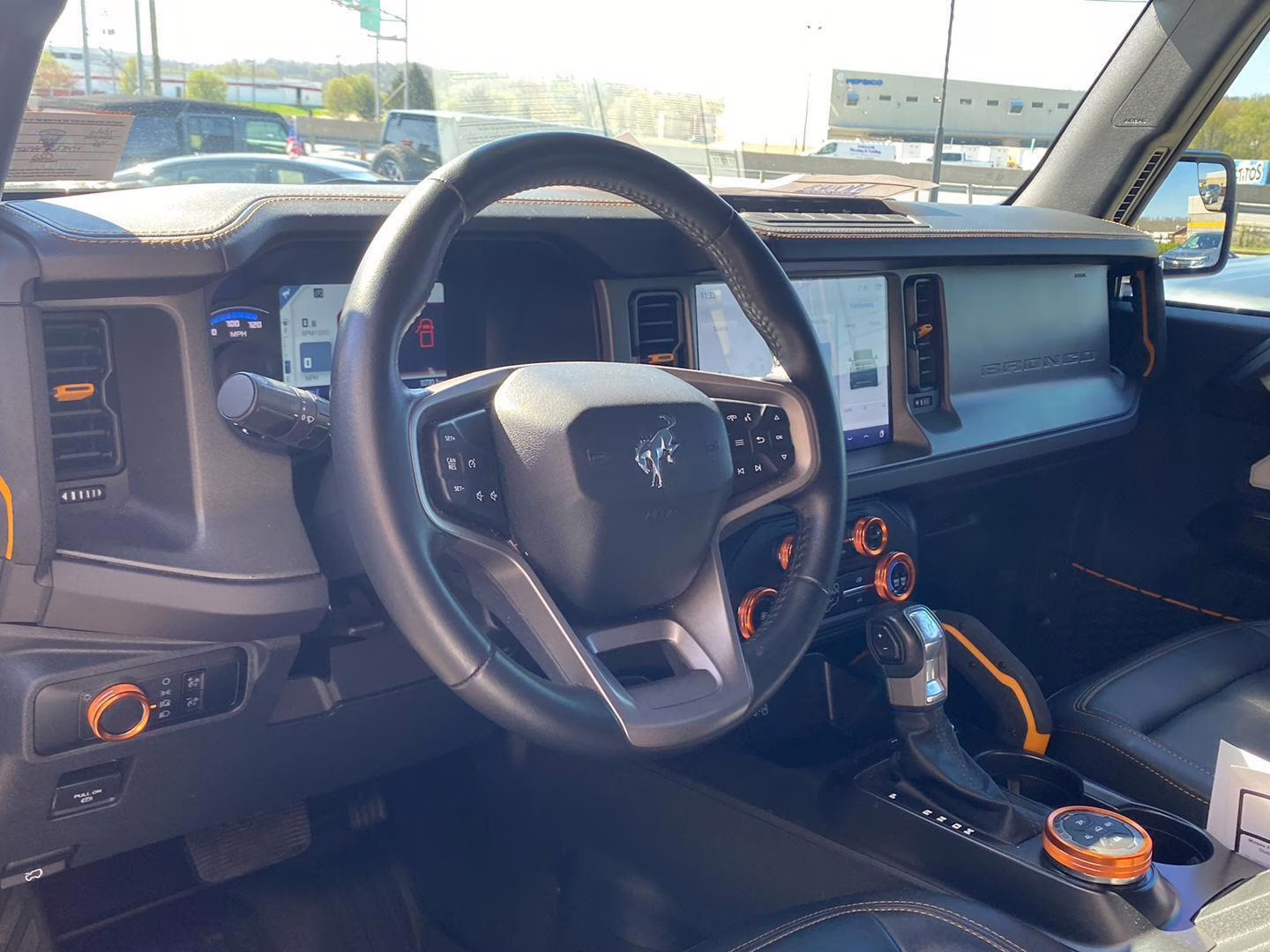 2024 Oxford White Ford Bronco Badlands 4X4 SUV