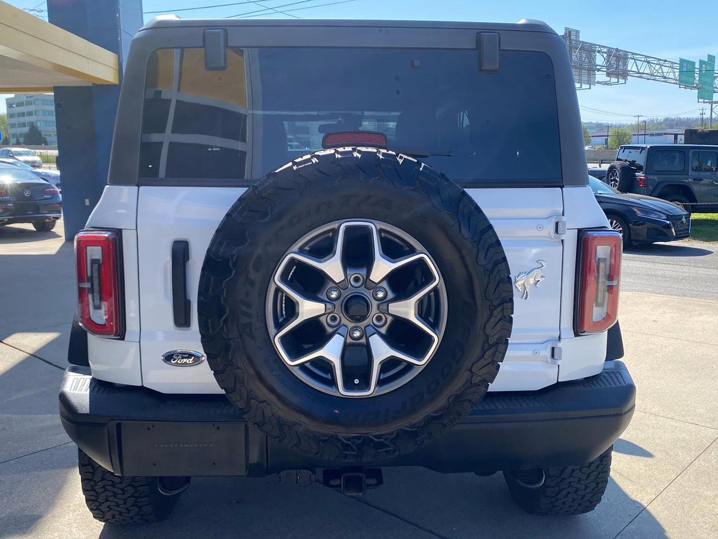 2024 Oxford White Ford Bronco Badlands 4X4 SUV