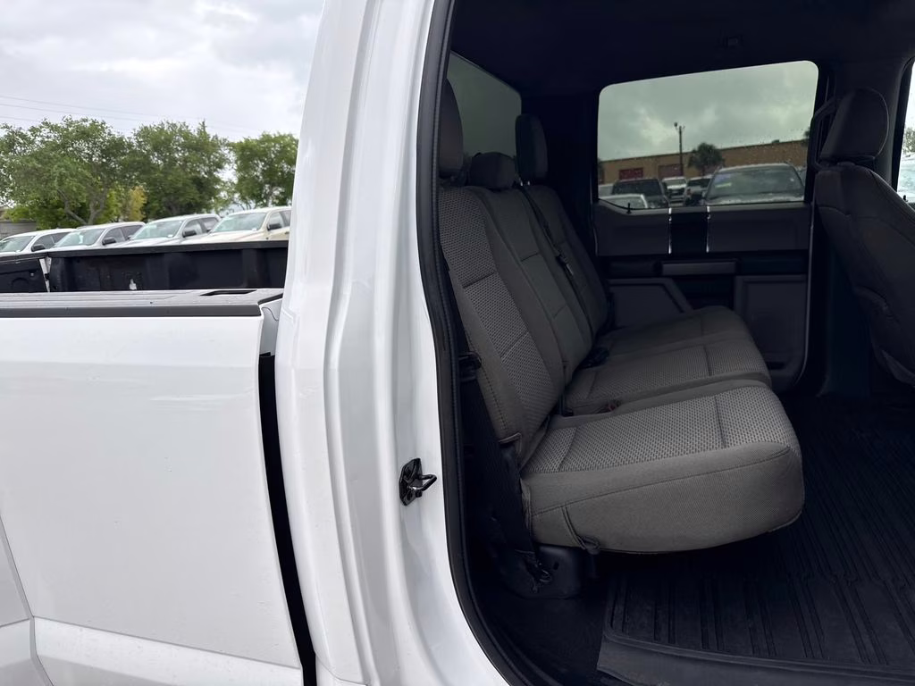 2021 Oxford White Ford Super Duty F-350 DRW XLT 4X4 Truck