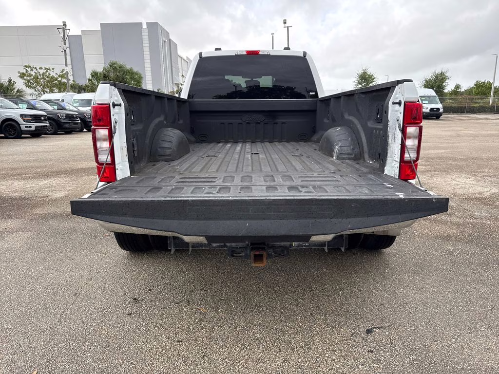 2021 Oxford White Ford Super Duty F-350 DRW XLT 4X4 Truck