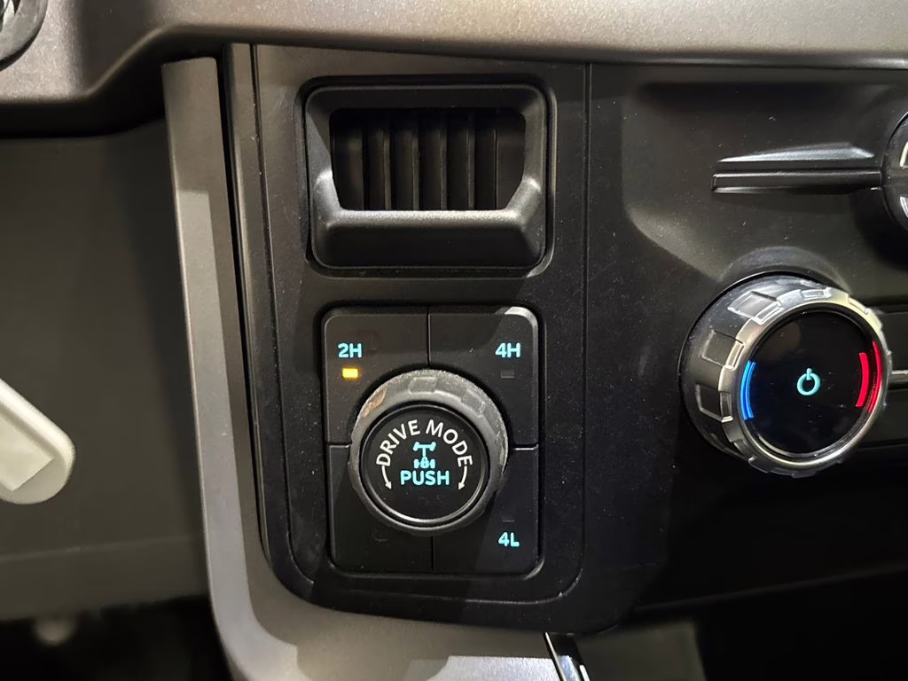 2024 Agate Black Metallic Ford F-150 XLT 4X4 Truck