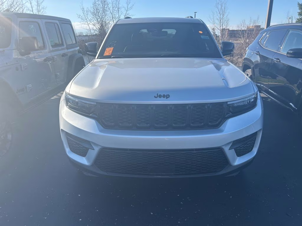 2024 Silver Zynith Jeep Grand Cherokee Altitude X 4X4 SUV