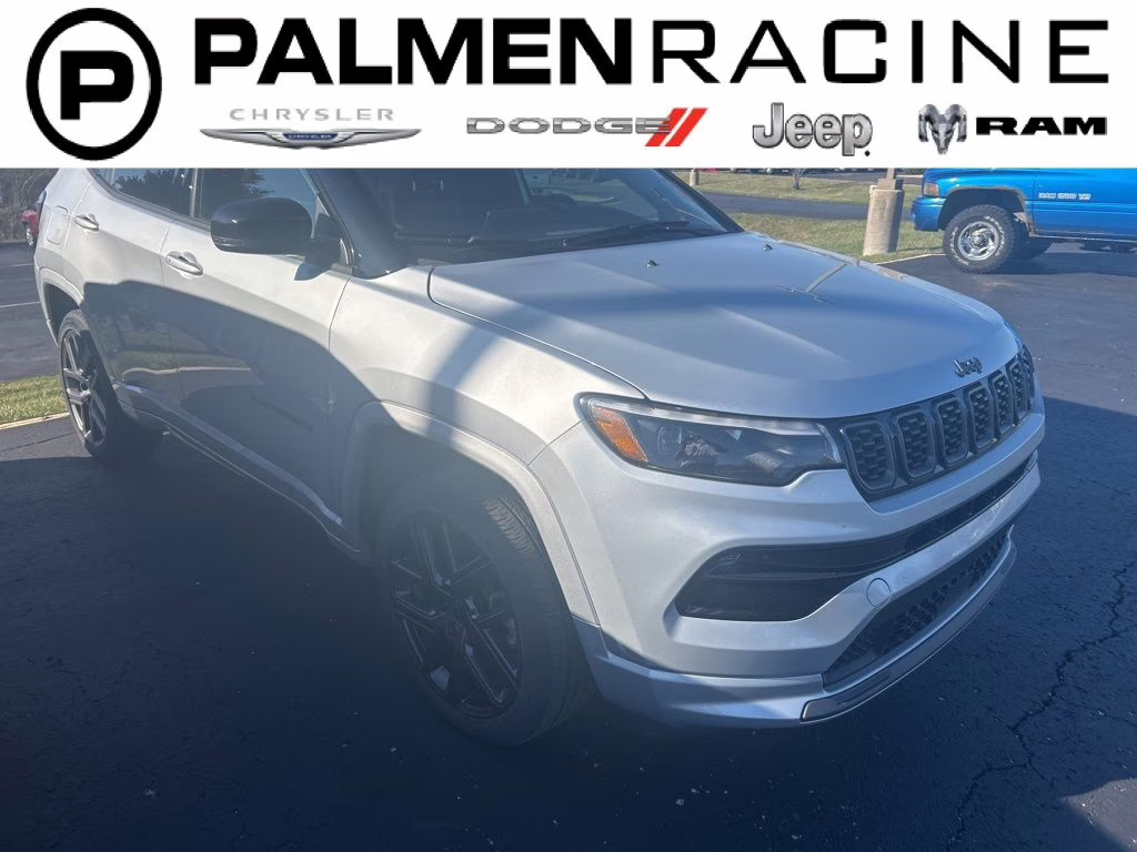 2025 Silver Zynith Metallic Clearcoat Jeep Compass Limited 4X4 SUV