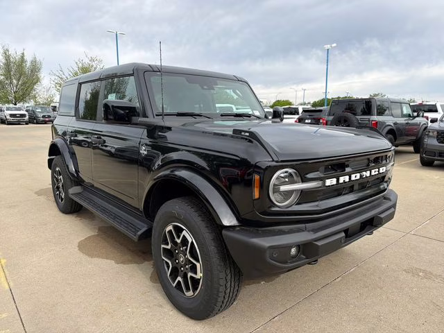 2026 Shadow Black Ford Bronco Outer Banks 4X4 SUV