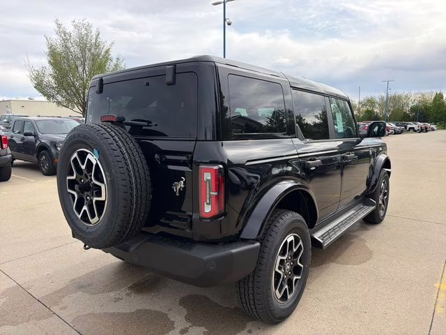 2026 Shadow Black Ford Bronco Outer Banks 4X4 SUV