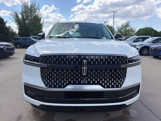 2026 Star White Metallic Tri-Coat Lincoln Navigator Reserve 4X4 SUV