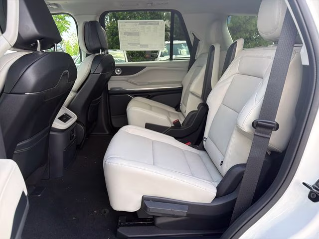 2026 Star White Metallic Tri-Coat Lincoln Navigator Reserve 4X4 SUV