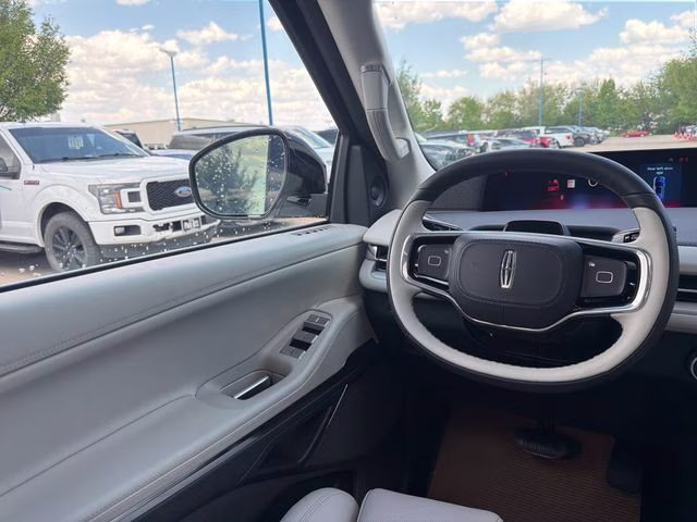 2026 Star White Metallic Tri-Coat Lincoln Navigator Reserve 4X4 SUV