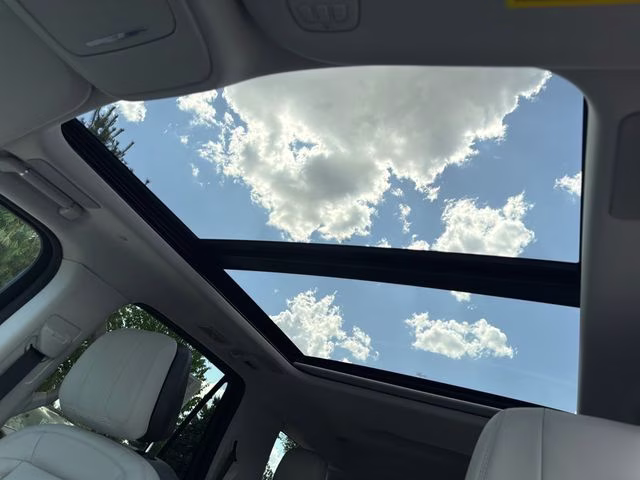 2026 Star White Metallic Tri-Coat Lincoln Navigator Reserve 4X4 SUV