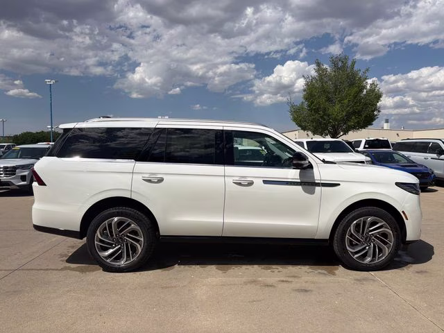 2026 Star White Metallic Tri-Coat Lincoln Navigator Reserve 4X4 SUV
