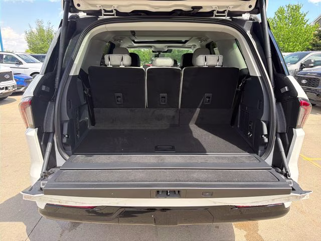2026 Star White Metallic Tri-Coat Lincoln Navigator Reserve 4X4 SUV