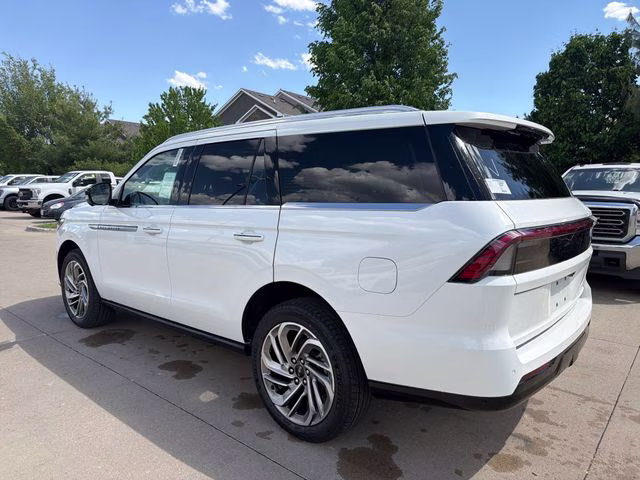 2026 Star White Metallic Tri-Coat Lincoln Navigator Reserve 4X4 SUV