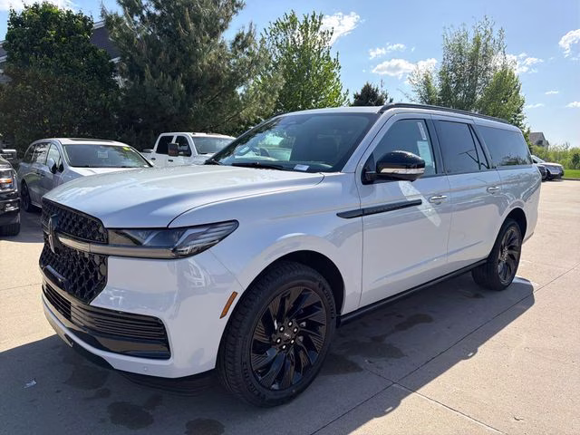 2026 Crystal White Metallic Clearcoat Lincoln Navigator L Reserve 4X4 SUV