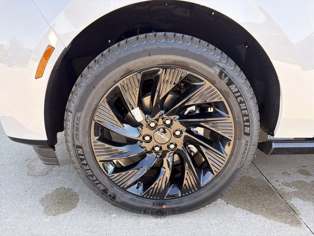 2026 Crystal White Metallic Clearcoat Lincoln Navigator L Reserve 4X4 SUV