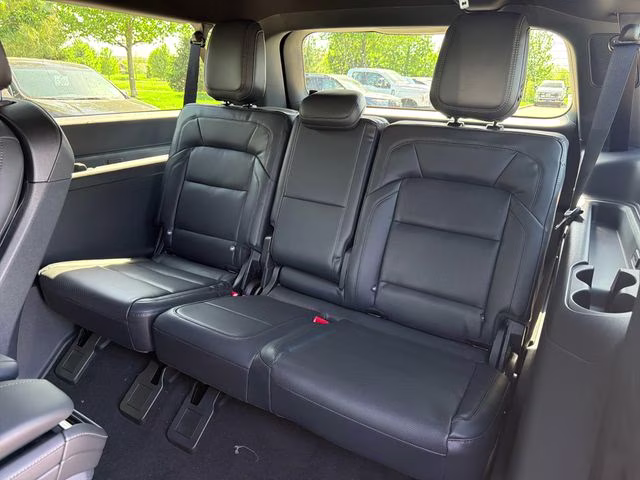 2026 Crystal White Metallic Clearcoat Lincoln Navigator L Reserve 4X4 SUV