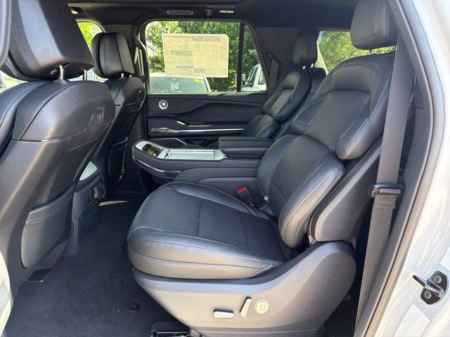 2026 Crystal White Metallic Clearcoat Lincoln Navigator L Reserve 4X4 SUV