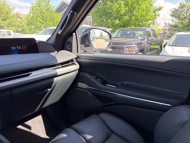 2026 Crystal White Metallic Clearcoat Lincoln Navigator L Reserve 4X4 SUV