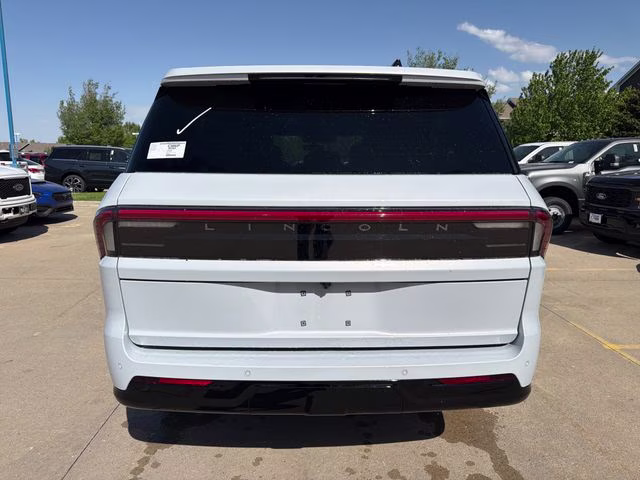2026 Crystal White Metallic Clearcoat Lincoln Navigator L Reserve 4X4 SUV