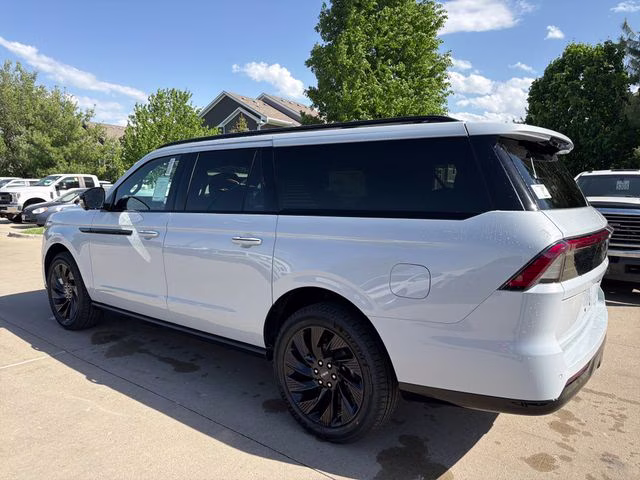 2026 Crystal White Metallic Clearcoat Lincoln Navigator L Reserve 4X4 SUV