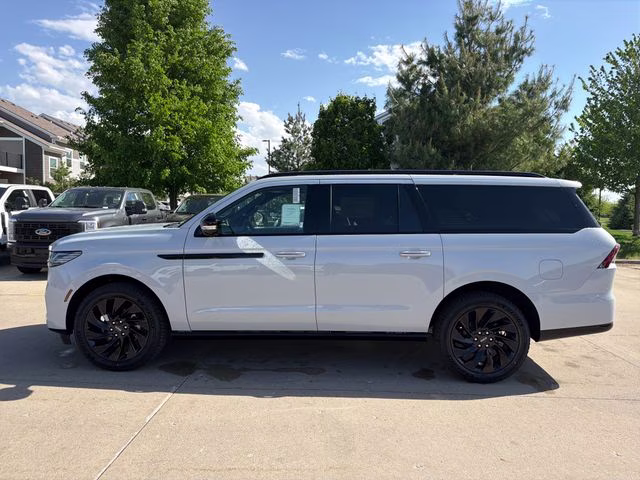 2026 Crystal White Metallic Clearcoat Lincoln Navigator L Reserve 4X4 SUV