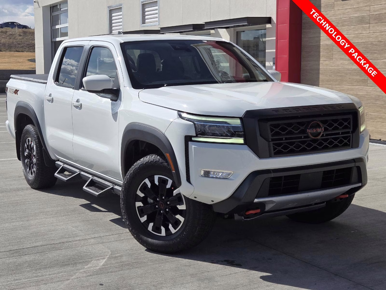2022 Glacier White Nissan Frontier PRO-4X 4X4 Truck