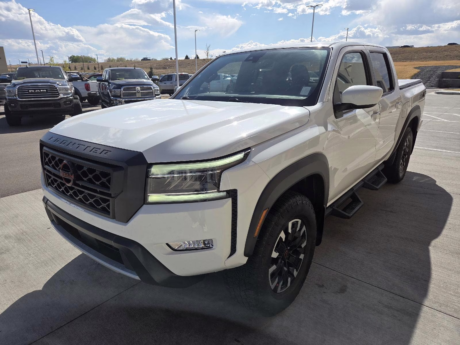 2022 Glacier White Nissan Frontier PRO-4X 4X4 Truck